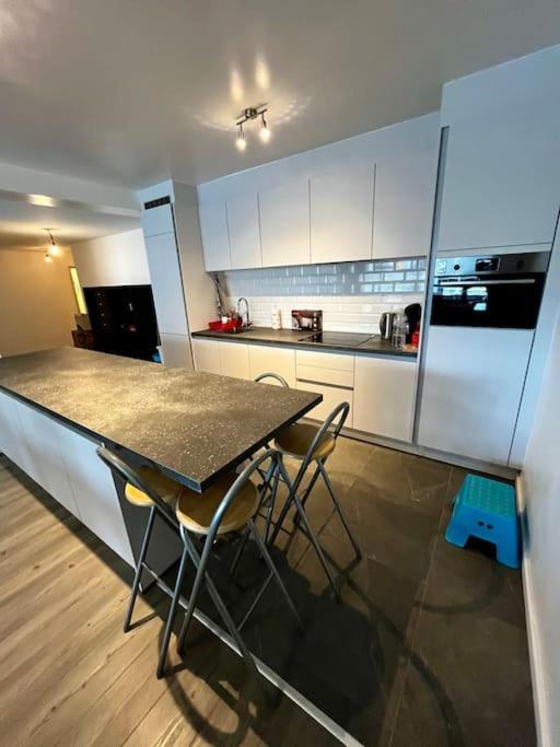 Big Apartment With Parking In Antwerp Luaran gambar